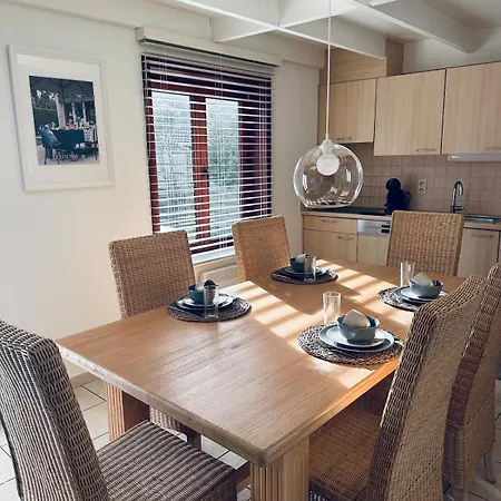 בית נופש Seaside Cottage,
